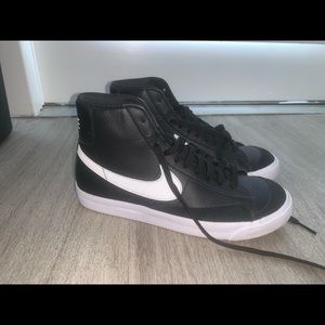 Nike Women’s Blazer Mid ‘77 White Black - size 6.5